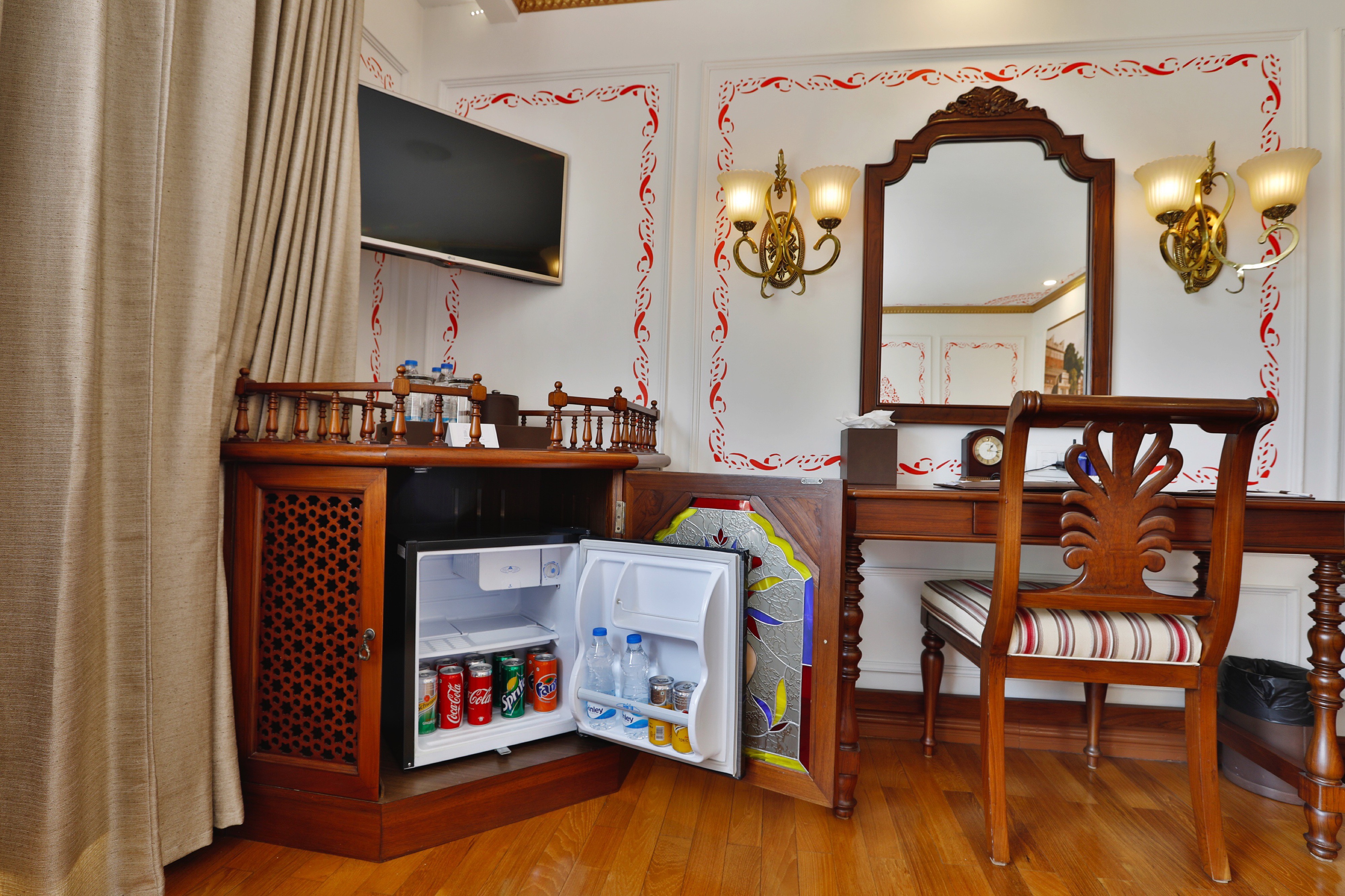 Colonial Suite